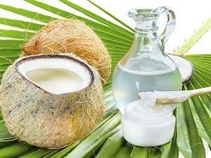 Benefícios da água de coco para os cabelos